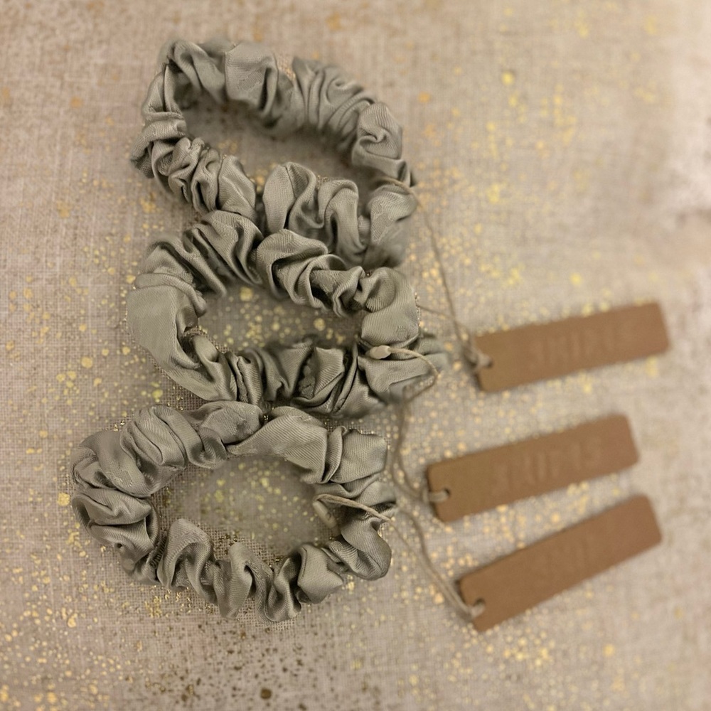 COPY - COPY - Brand New SKIMS SCRUNCHIE from the Jacquard Collection. Color TALC